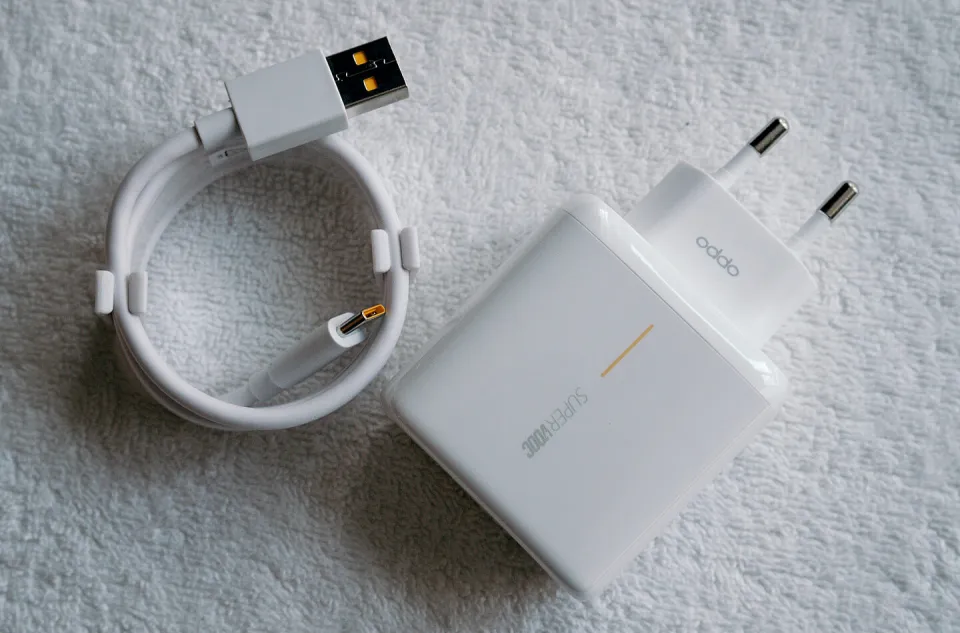 Oppo-65W-SuperVOOC-Power-Adapter-With-Type-C-Cable